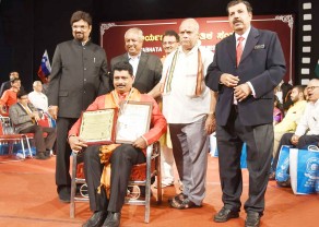 Kudroli Ganesh Award.jpg