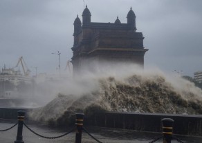 Cyclone-Tauktae-Gateway-of-India-PTI-Photo.jpg